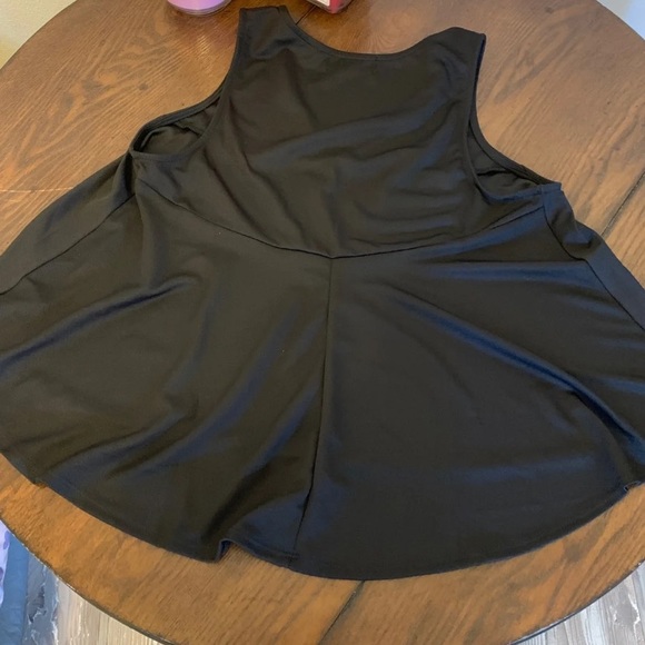 To women’s tanks - Picture 3 of 6